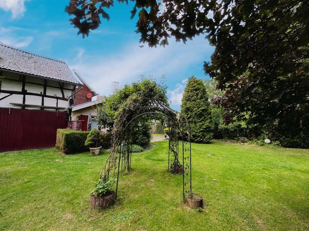 Immobilie in Heimbach - Wohntraum in der Eifel - Zwei Häuser mit herrlichem Grundstück (provisionsfrei) - Bild 2