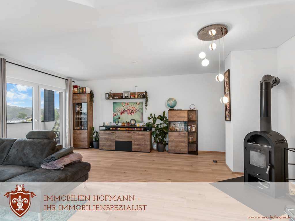 Immobilie in Bruckberg - ***Renovierte 4-Zimmer-Wohnung mit Balkon und Blick ins Grüne - stadtnah in Bruckberg*** - Bild 0