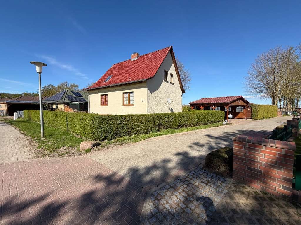 Immobilie in Niepars - Wohnen am Feldrand – Haus mit Sauna und Doppelcarport - Bild 0