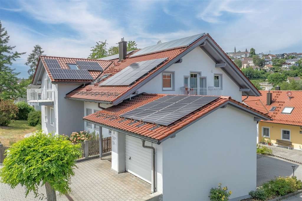 Immobilie in Fürstenstein - Hochwertige 5-Zi.-DG-Wohnung - Wohnen und gleichzeitig Vermögen aufbauen - Bild 2