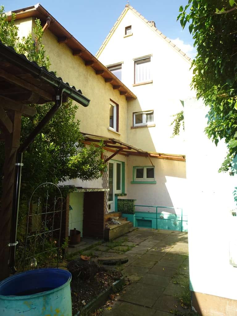 Immobilie in Viernheim - Freistehendes 2 - Familienhaus mit diversen Nebengebäuden zum Renovieren - Bild 0