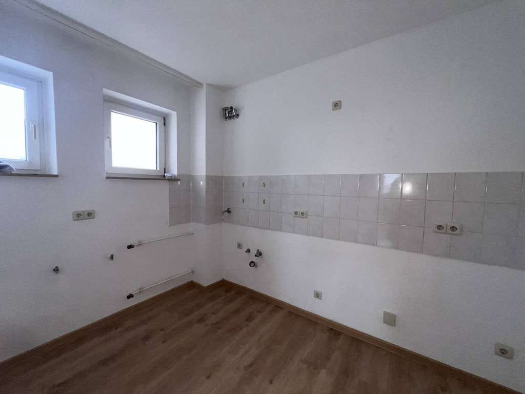 Immobilie in Bensheim - Provisionsfrei! Leerstehende 3-Zi.-Wohnung mit Wohnküche, Balkon & Aufzug, Toplage, Stellplatzoption - Bild 4