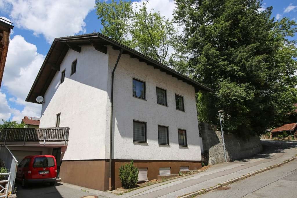 Immobilie in Zwiesel - Wohnhaus in zentrumsnaher Lage! - Bild 1
