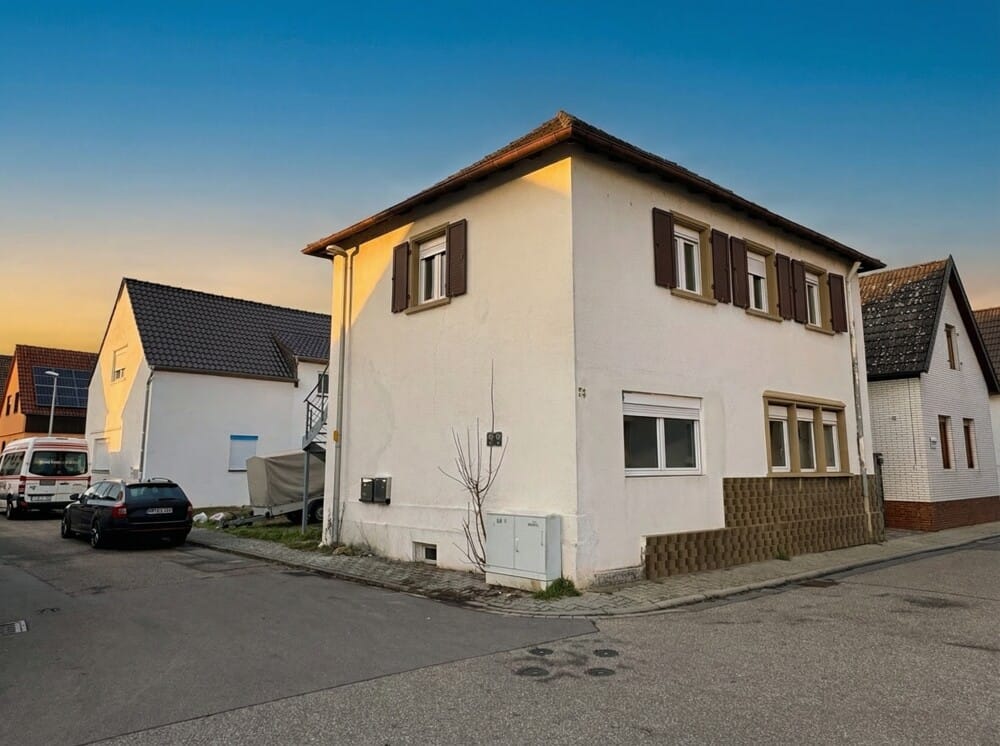 Immobilie in Mutterstadt - 2-Familienhaus und kleines Einfamilienhaus auf einem Grundstück in zentraler Lage Mutterstadts - Bild 0