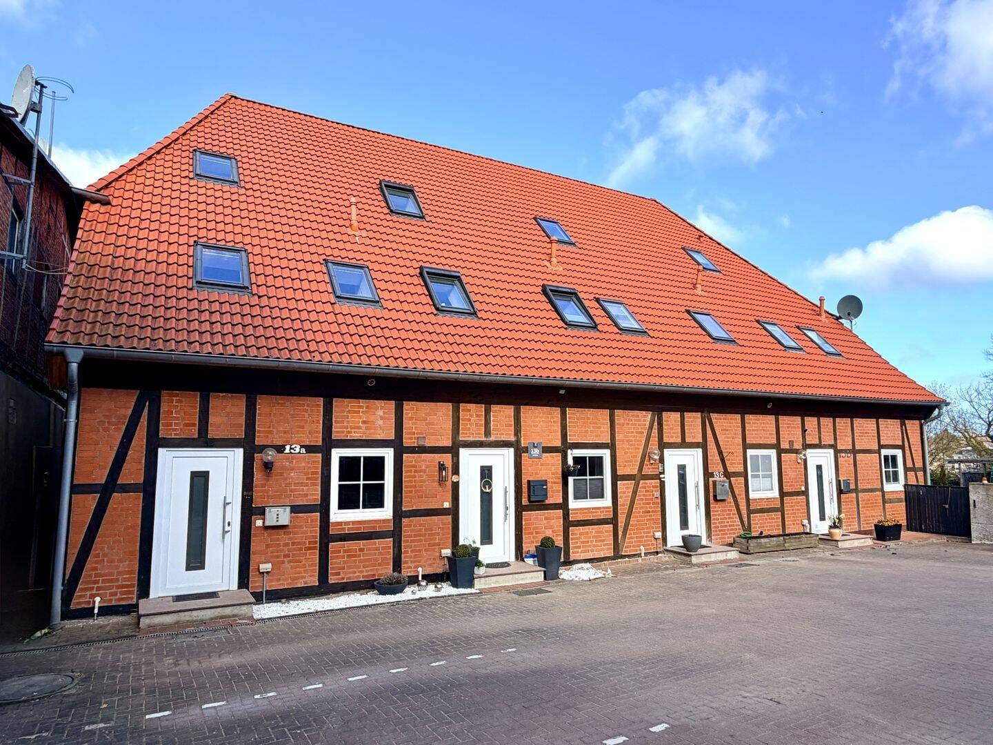 Immobilie in Schönberg - Endreihenhaus mit Oberteichblick - 42 m² Terrasse und Stellplatz in zentraler Lage - Bild 1