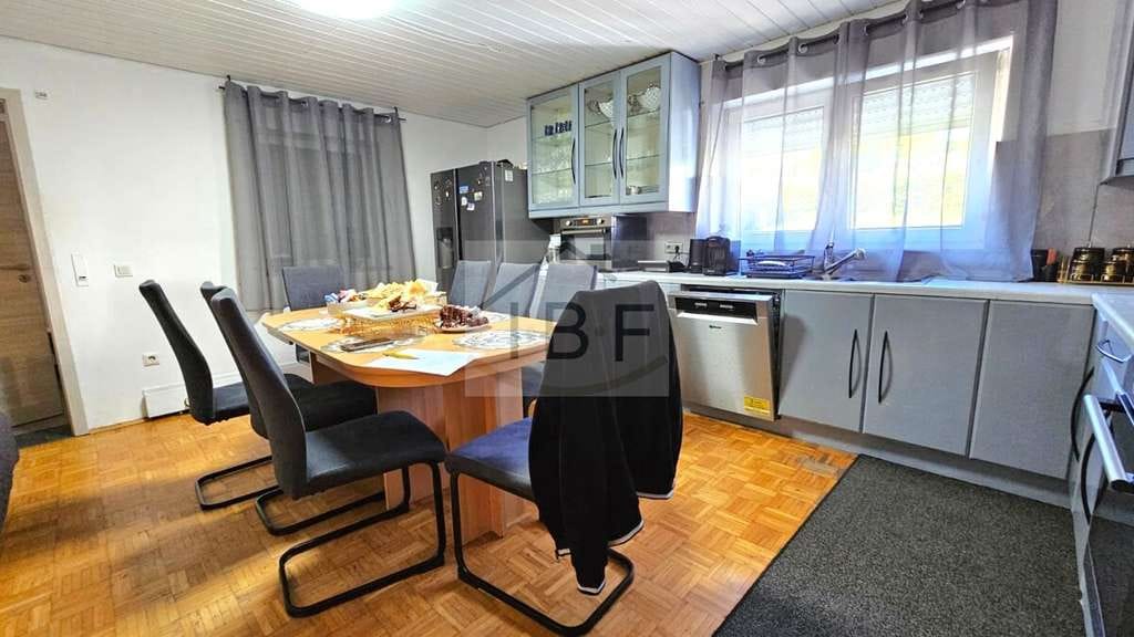 Immobilie in Netphen - Zwei abgeschlossene Wohneinheiten im Paket in Netphen - Bild 1