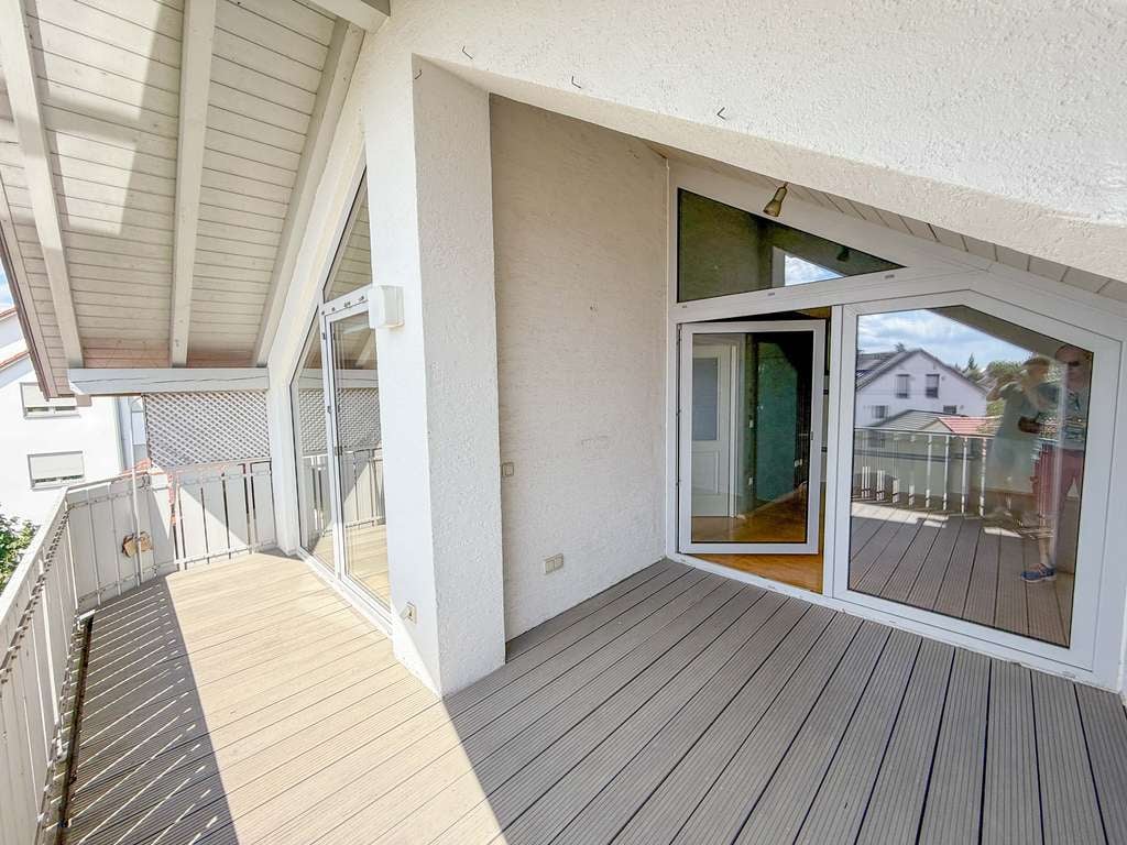Immobilie in Altötting - Lichtdurchflutete 5-Zi-Wohnung m. 2 Bäder, Balkon u. EBK – Viel Potential zur Selbstgestaltung - Bild 1