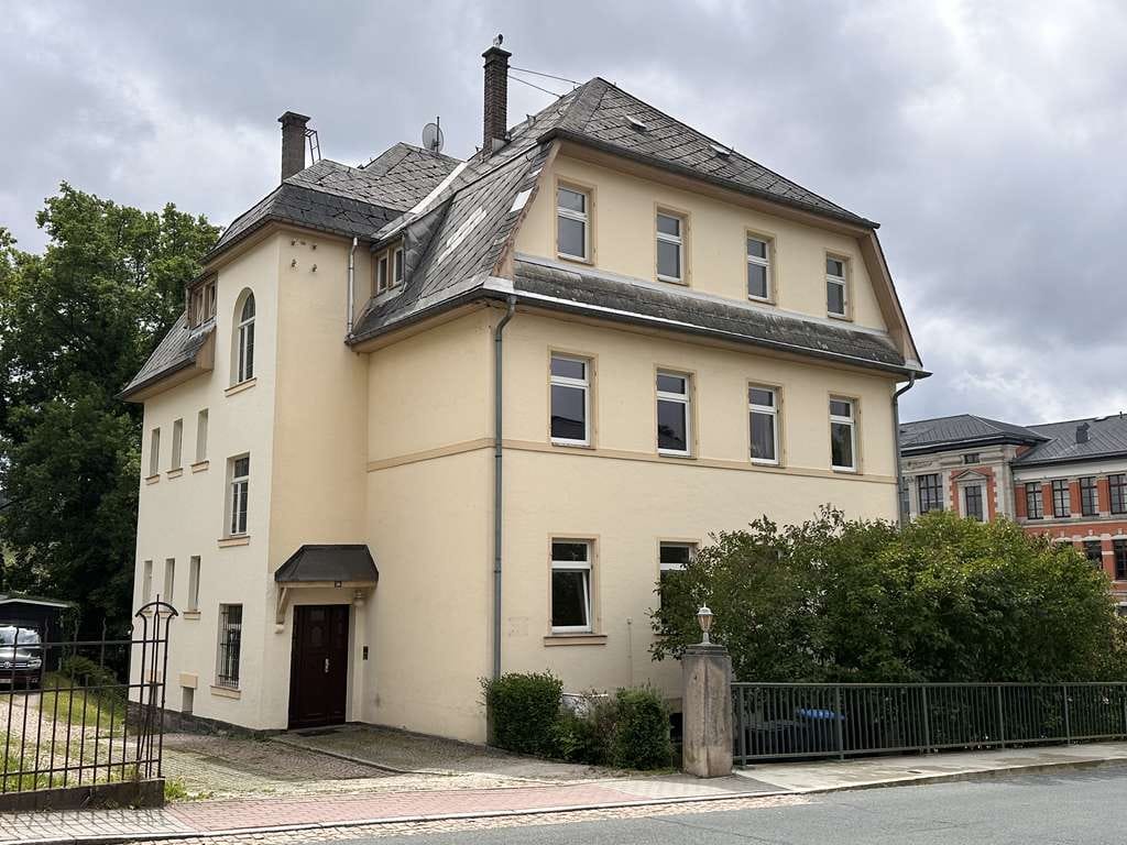 Immobilie in Markneukirchen - historisches Mehrfamilienhaus, zentrumsnah mit großem Grundstück - Bild 0