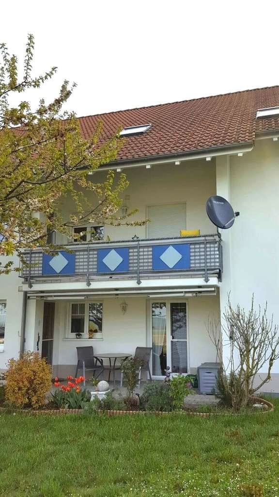 Immobilie in Klettgau - Gepflegte 2-Zimmer-Wohnung mit Balkon und Blick ins Grüne - Bild 1