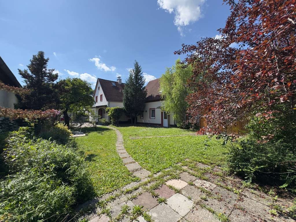 Immobilie in Burgkirchen an der Alz - Raum für Sie und Ihre Familie -  großes Einfamilienhaus, oder Haus mit Einliegerwohnung - Bild 0