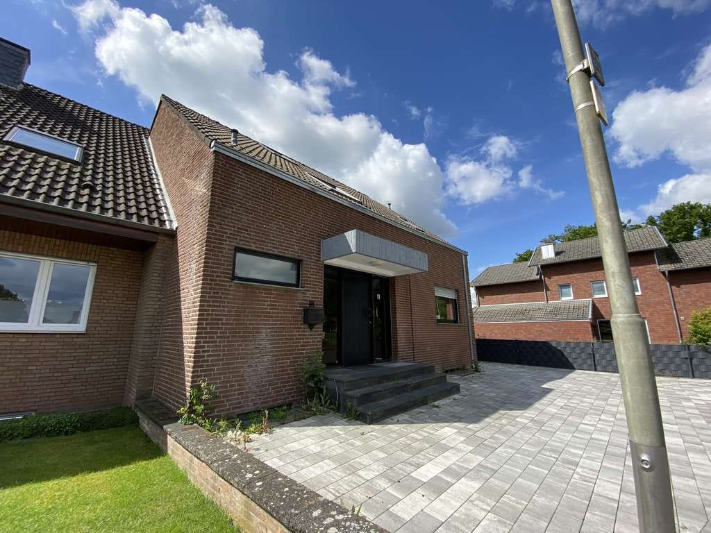 Immobilie in Dormagen - Doppelhaushälfte mit Garage und Pkw-Stellplatz in Dormagen - Bild 2