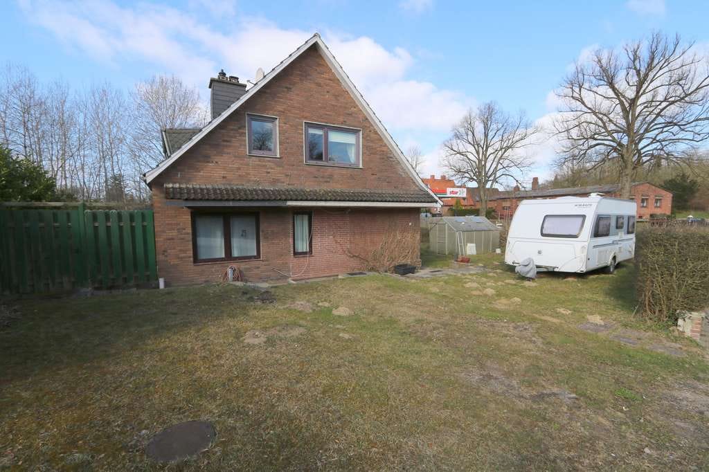 Immobilie in Schönwalde am Bungsberg - Ein Haus mit vielen Optionen!
ca. 170m² EFH m. Einliegerwhg. Voll-Keller und 2 Garagen in Schönwald - Bild 1