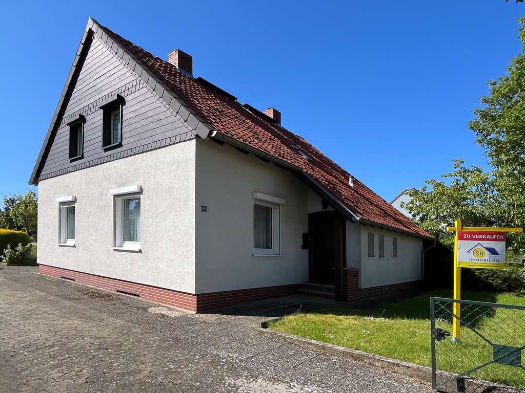 Immobilie in Königslutter am Elm - Gemütliches EFH mit großem Grundstück, Garage & Werkstatt in ruhiger, innenstadtnaher Lage - Bild 0