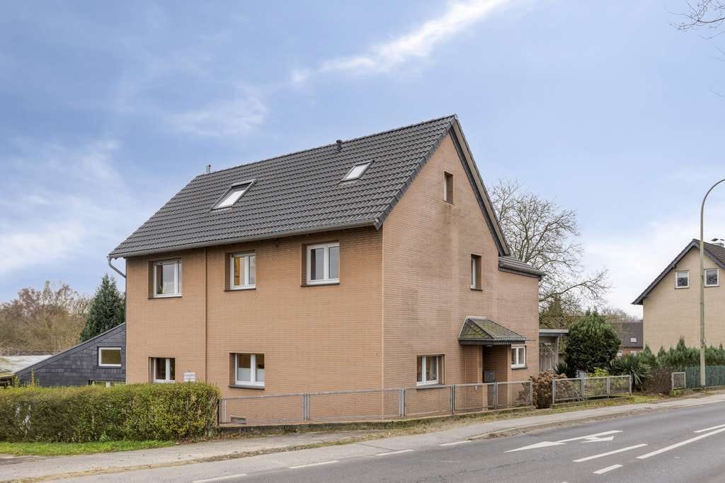 Immobilie in Leichlingen - Großzügiges Ein- oder Zweifamilienhaus mit Charme, Gartenparadies & vielen Möglichkeiten - Bild 2