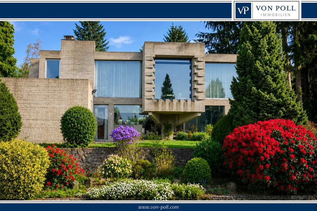Immobilie in Hachenburg - Exklusive Bauhaus-Villa in außergewöhnlicher Betonarchitektur und Blick auf das Schloss - Bild 0