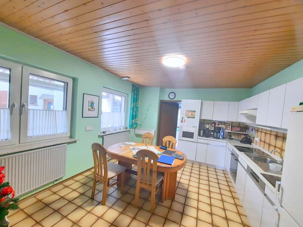 Immobilie in Wörth am Rhein - Großes Zweifamilienhaus mit tollem Gartengrundstück - Bild 2