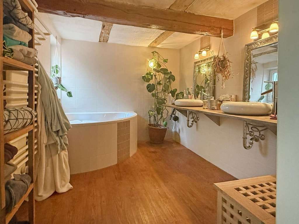 Immobilie in Neidenstein - Großzügige, teilsanierte 4-Zimmerwohnung mit Balkon, Garage und hübschem Innenhof in Neidenstein - Bild 5