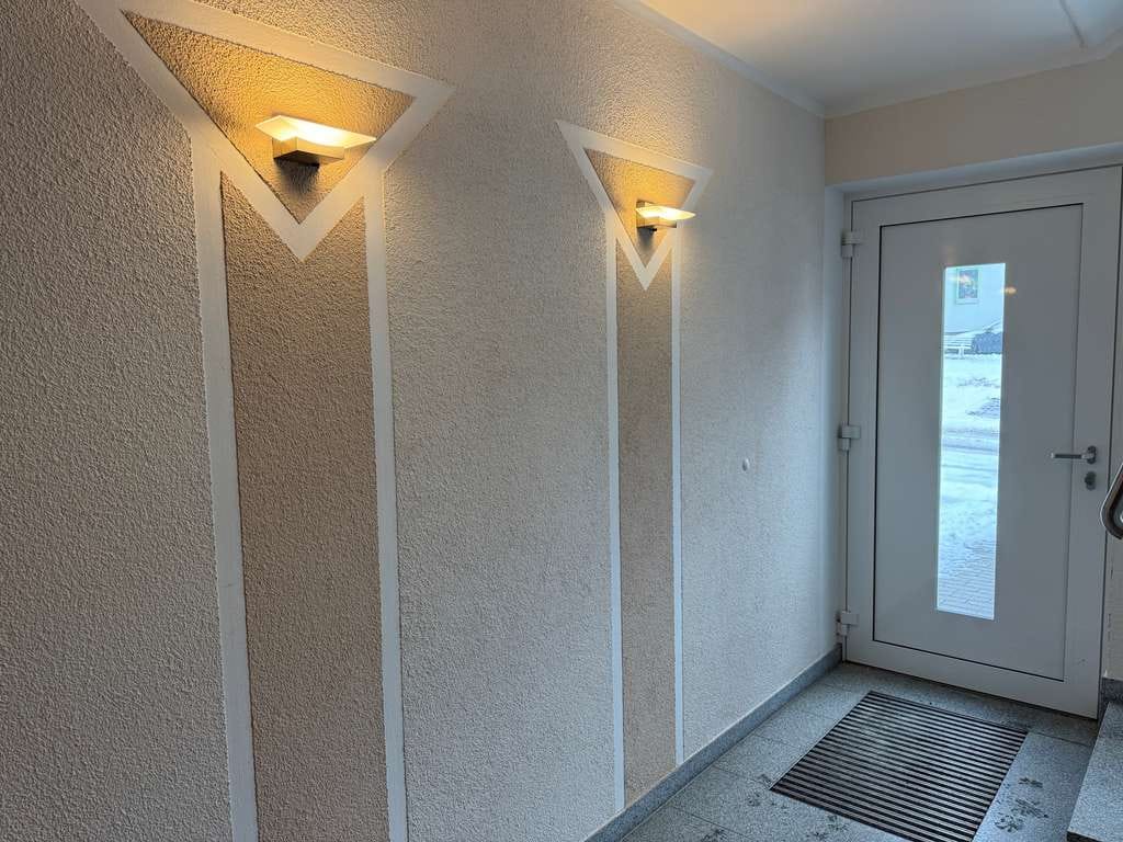 Immobilie in Stollberg/Erzgebirge - Haus im Haus ! Traumwohnung mit EBK, Balkon, Terrasse, Privatgarten, Topaussicht & Ausstattung. - Bild 2