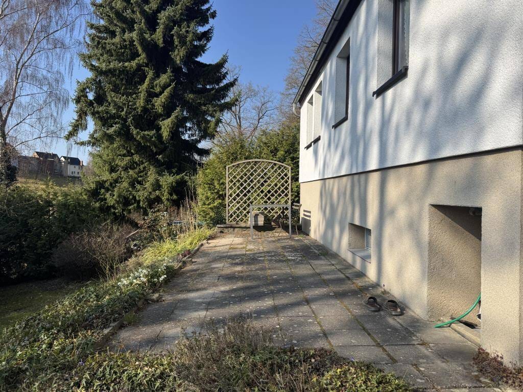 Immobilie in Bad Klosterlausnitz - Ferienhaus mit Sonnenterrasse, Heizung und ganzjährig Wasser im Erholungsgebiet - Bild 2