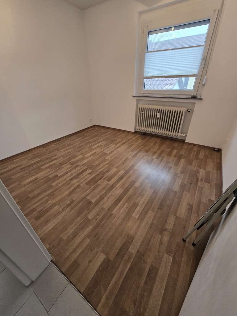 Immobilie in Ehningen - Lichtdurchflutete 3,5-Zimmer-Wohnung in ruhiger Lage von Ehningen – mit Balkon & Garage zu Verkaufen - Bild 1
