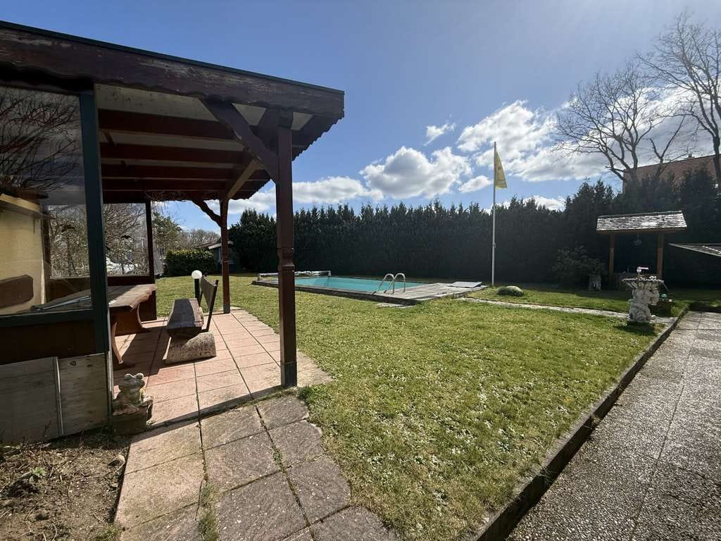 Immobilie in Büchenbach - Großzügiges Einfamilienhaus mit Pool und großen Garten - Bild 1