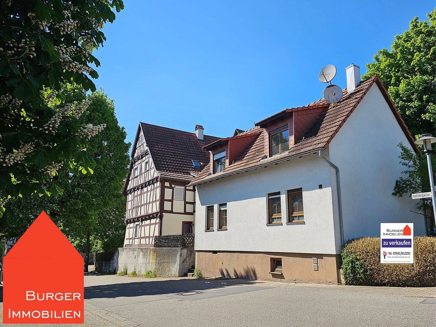 Immobilie in Ötisheim - Ein Ensemble aus zwei Häusern, historisches Fachwerk und modernes EFH mit Doppelgarage im Ortskern von Ötisheim - Bild 0