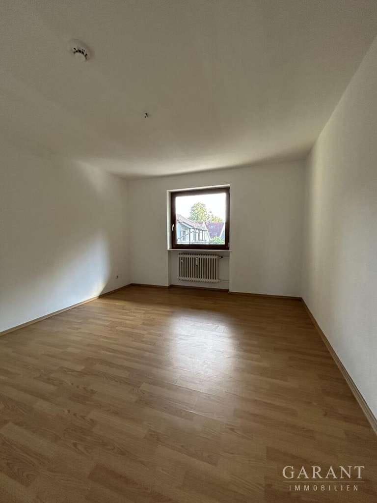 Immobilie in Gröbenzell - Großzügiges Dreifamilienhaus mit genehmigter Erweiterungsmöglichkeit in begehrter Nachbarschaft - Bild 4