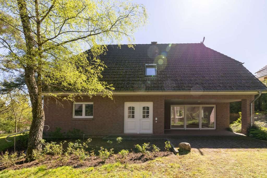 Immobilie in Salzhausen - Großzügiges Einfamilienhaus auf schönem Grundstück - Bild 1