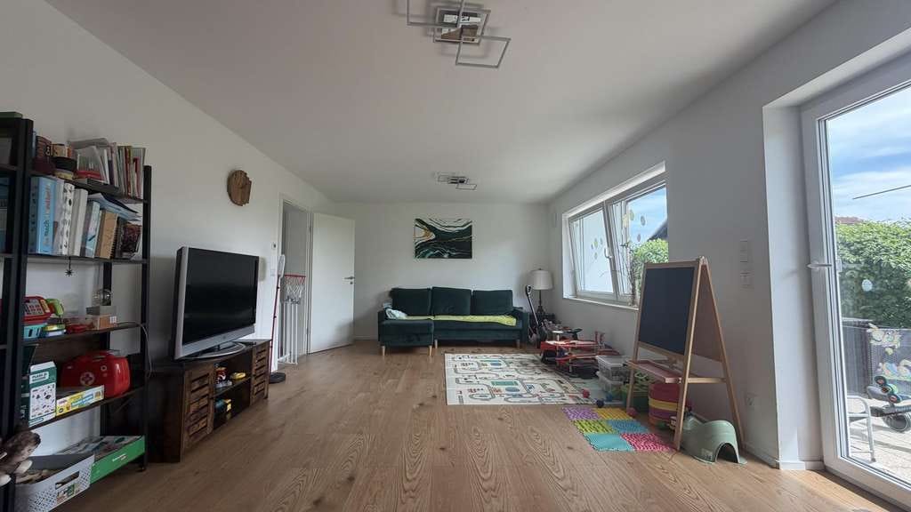 Immobilie in Bodenkirchen - Charmantes Einfamilienhaus mit großzügigem Wohnbereich & Traumgarten - Bild 1