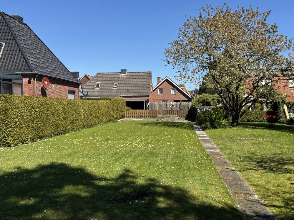 Immobilie in Emden - Renovierungsbedürftiges Einfamilienhaus mit Garage, Carport und großzügigem Grundstück - Bild 3