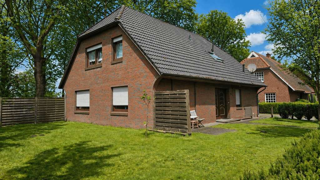 Immobilie in Friedeburg - Zweifamilienhaus in Friedeburg – flexibel nutzbar & aktuell vermietet - Bild 1