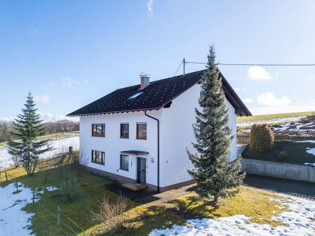 Immobilie in Rickenbach - Großzügiges Wohnhaus mit Weitblick für eine oder zwei Familien: Viel Platz für Ihre Wohnträume - Bild 2