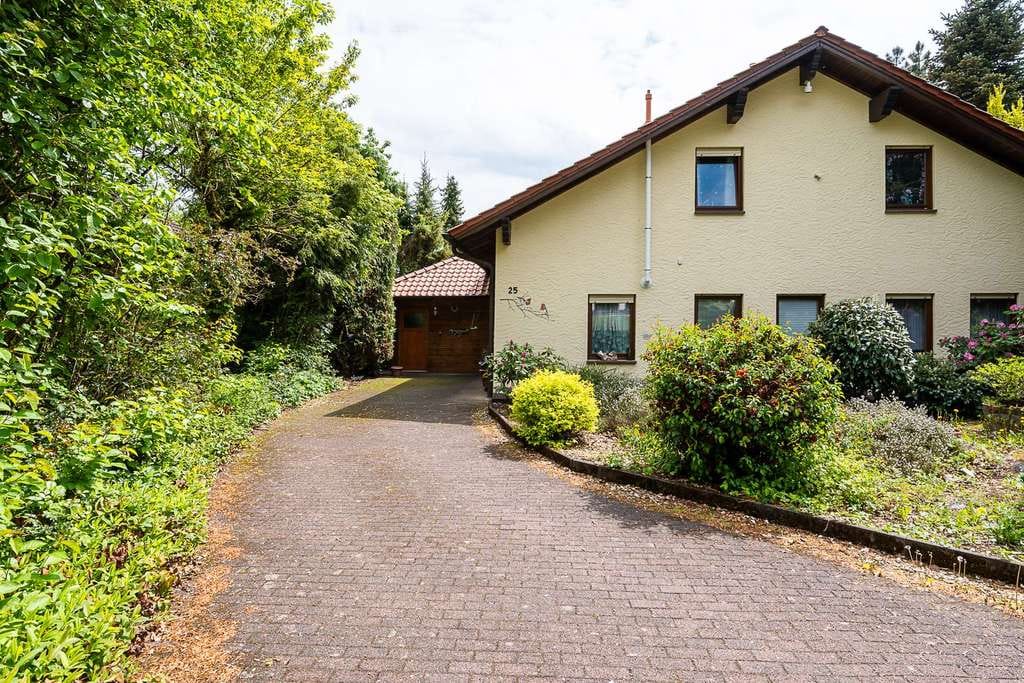 Immobilie in Feusdorf - Freistehende Landhaus-Villa in ökologischer Bauweise in Feusdorf - Barrierefreies Wohnen - Bild 1
