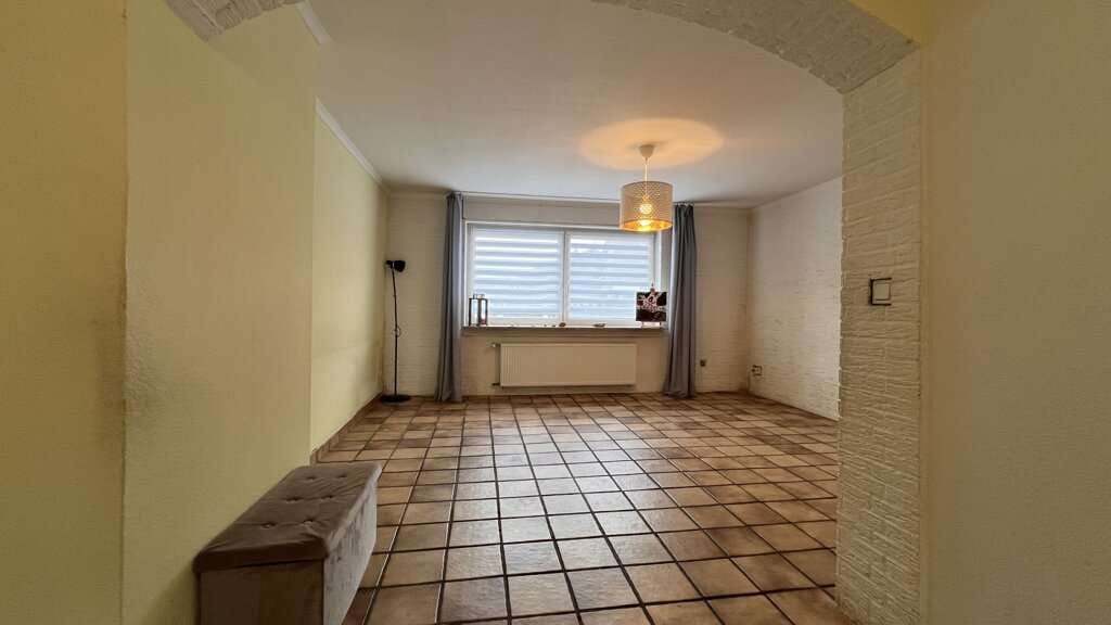 Immobilie in Alsdorf - Sanierungsbedürftiges Einfamilienhaus
mit sonnigem Grundstück in ruhiger Lage - Bild 1
