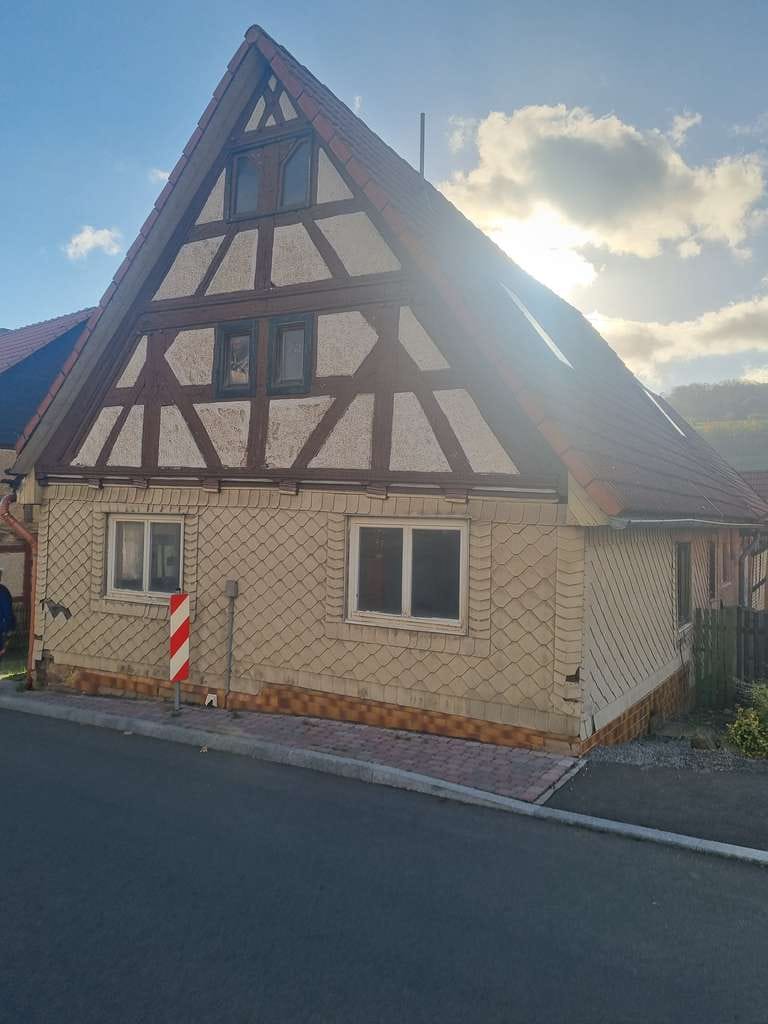 Immobilie in Kaltennordheim - Sanierungsbedürftiges Wohnhaus mit Anbau sowie Scheune - Bild 0