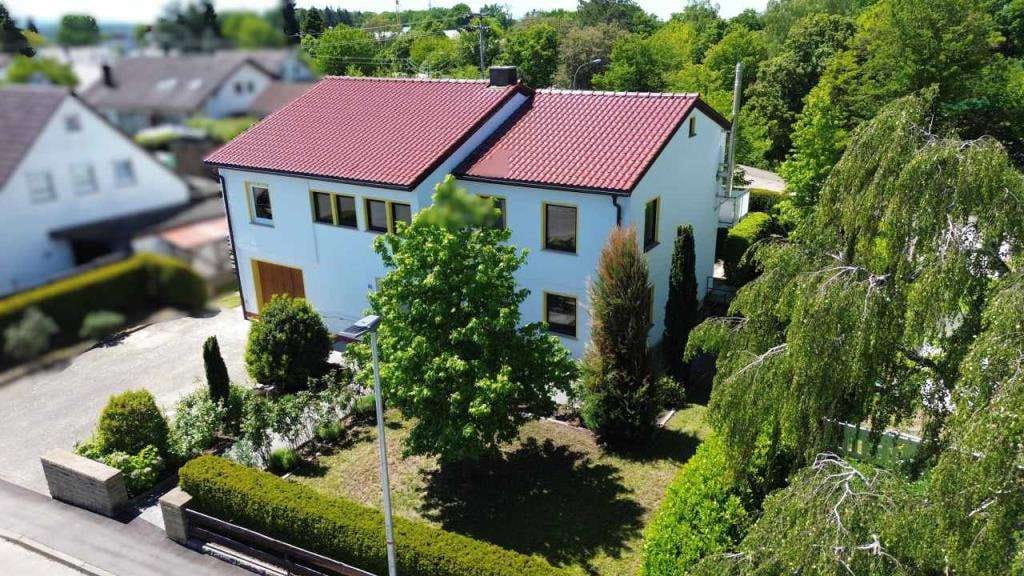 Immobilie in Kusterdingen - Sofort frei! Das unterkellerte und sanierungsbedürftige Wohnhaus mit Garage am Ortsrand!  - Bild 0
