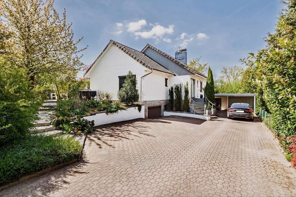 Immobilie in Rullstorf - Modernisiertes Einfamilienhaus mit Pool, großem Garten und viel Platz in ruhiger Lage von Rullstorf - Bild 0