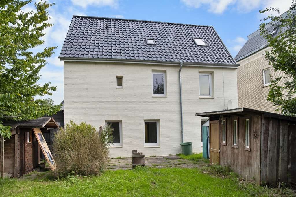 Immobilie in Brunsbüttel - Mehrfamilienhaus mit 2 leerstehenden Wohneinheiten und Ausbaureserve! - Bild 2