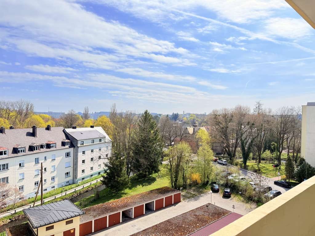 Immobilie in Karlsfeld - Dem Himmel so nah!  2-Zi.-Whg. im 7 Stock mit rollstuhlgerechtem Zugang in Karlsfeld nahe S-Bahn - Bild 1