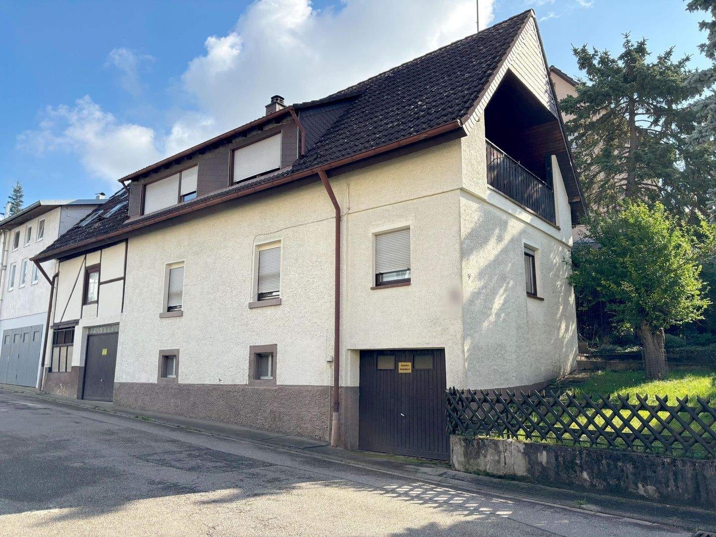 Immobilie in Königsbach-Stein - Einfamilienhaus mit Scheune und zwei Garagen! - Bild 1
