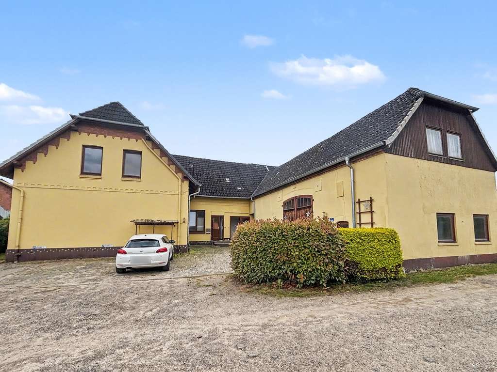 Immobilie in Pölitz - Platz für Ihre Ideen: Mehrfamilienhaus in Pölitz - insgesamt 4 Wohneinheiten, 2 davon bezugsfrei - Bild 1