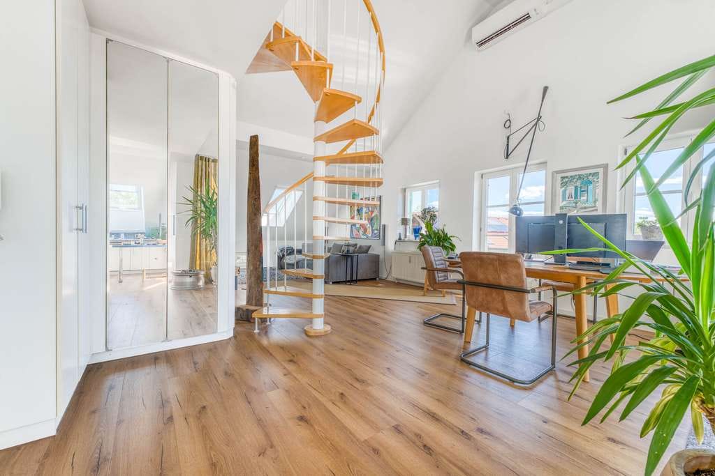 Immobilie in Brunnthal - Atelierwohnen mit Weitblick – charmante Galerie-Wohnung über den Dächern von Otterloh - Bild 3