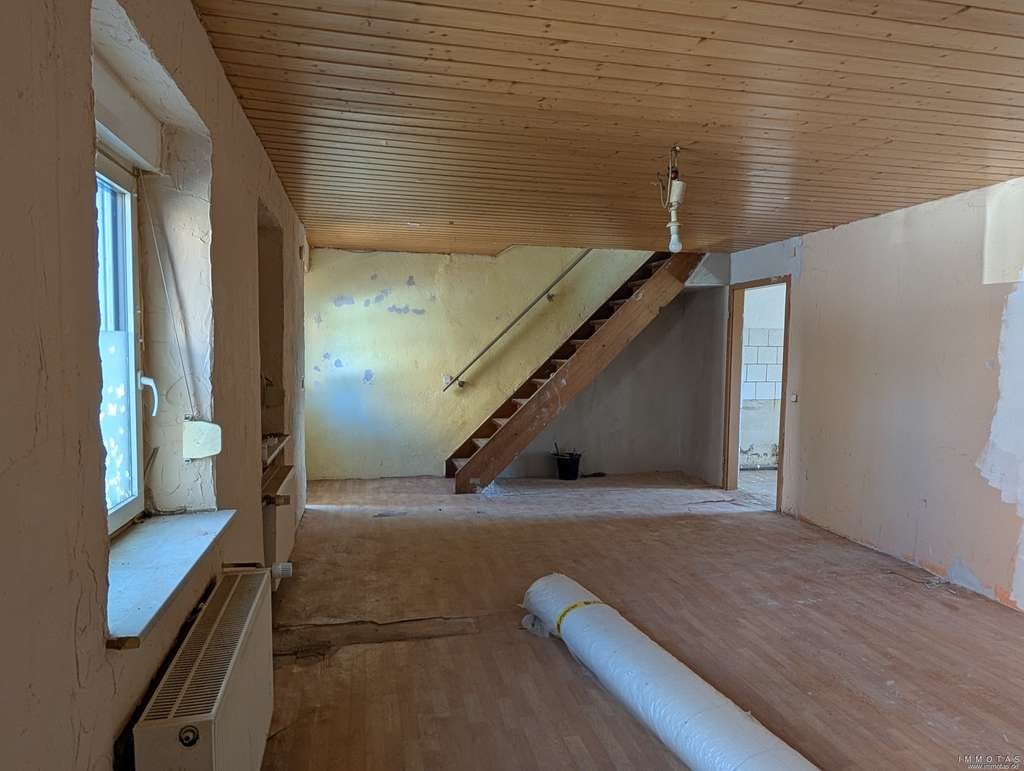 Immobilie in Schiffweiler - Gemütliches Einfamilienhaus mit Garten, Balkon & viel Potenzial in Schiffweiler - Bild 1