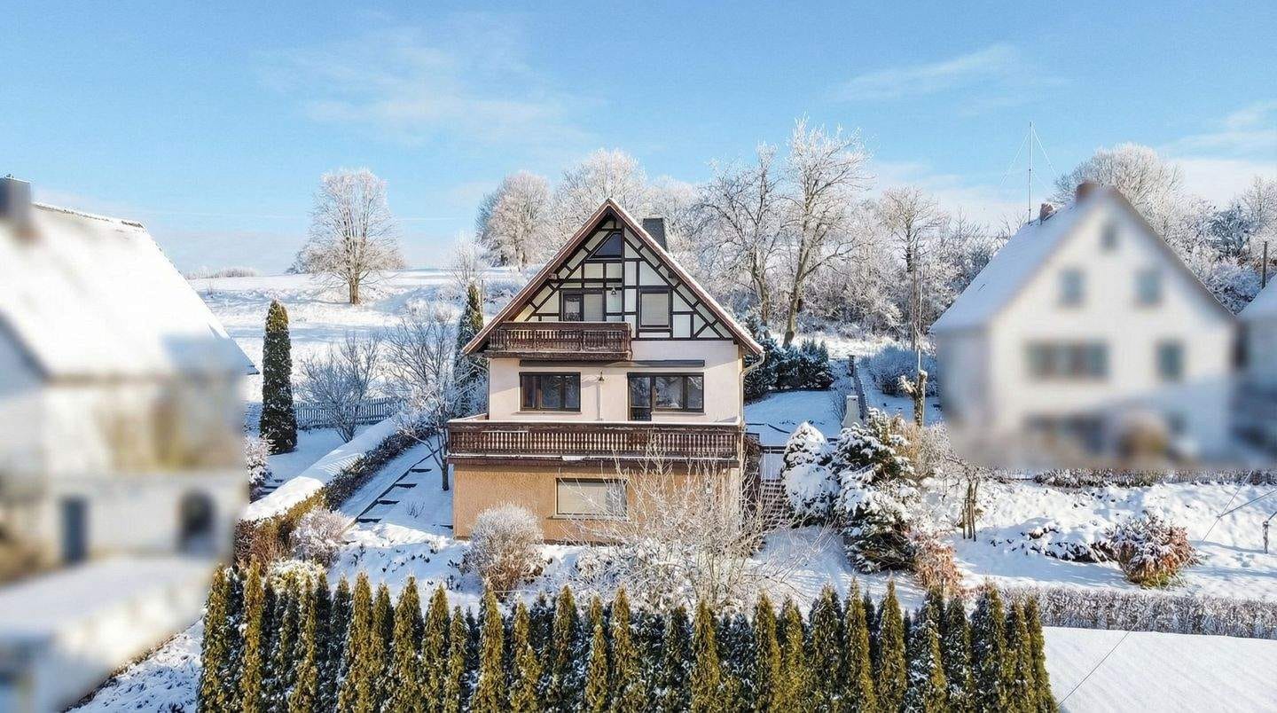 Immobilie in Schmalkalden - Wohnen über den Dächern Schmalkaldens - Einfamilienhaus mit Schlossblick - Bild 0