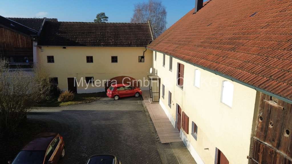 Immobilie in Bayerbach - Landwirtschaftliches Anwesen mit viel Potenzial in ruhiger Weilerlage - Bild 1
