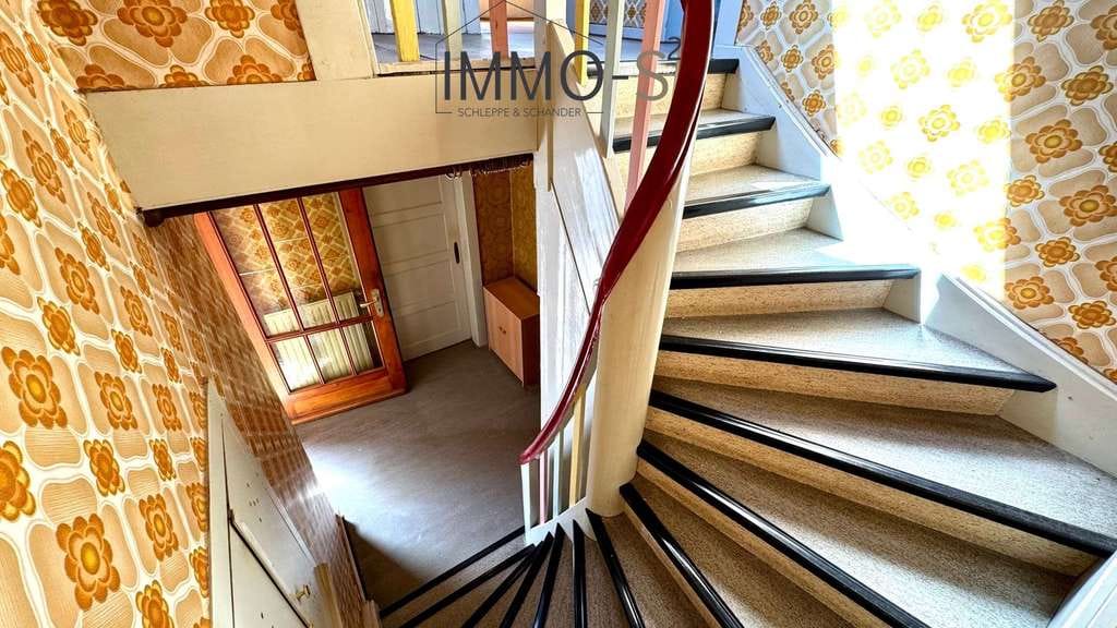 Immobilie in Mehlingen - Einfamilienhaus mit großem Entwicklungspotenzial auf 490 m² Grundstück in Mehlingen - Bild 2