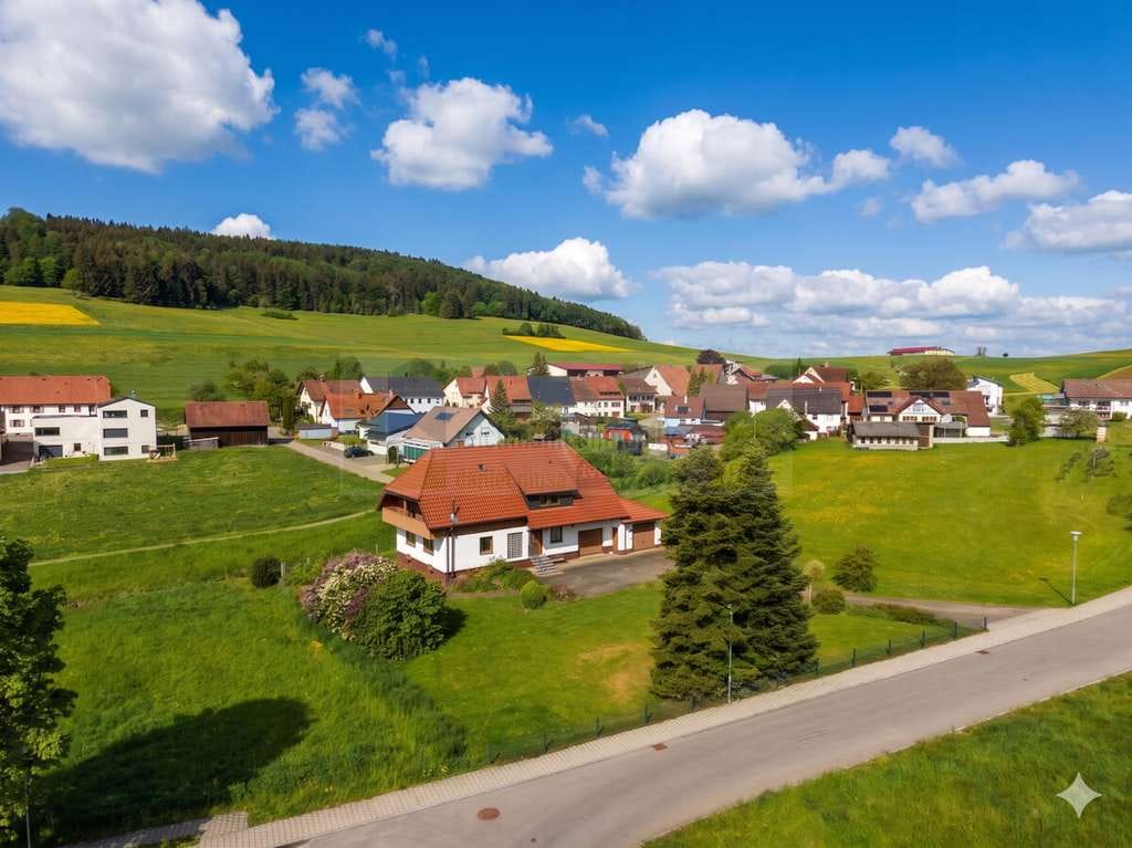 Immobilie in Immendingen - Einmalige Gelegenheit!
Freistehendes Einfamilienwohnhaus mit Platz im Überfluss! - Bild 3