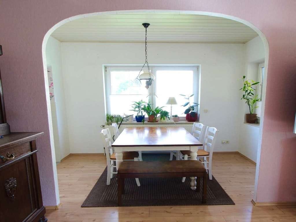 Immobilie in Halbe - großzügiges Einfamilienhaus mit Kamin, großem Keller und idyllischem Garten - Bild 2