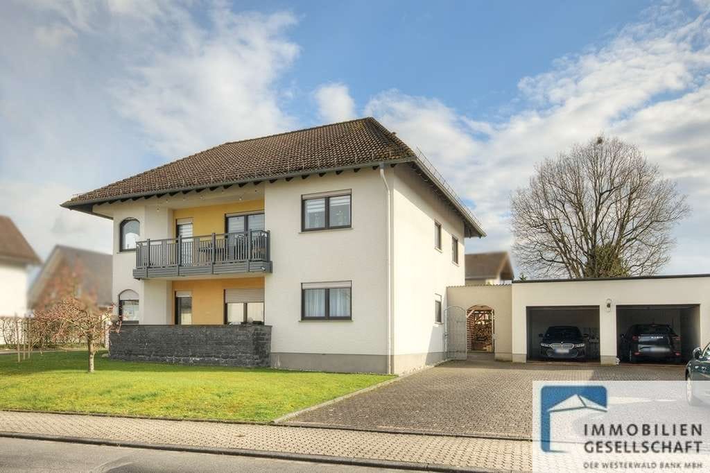 Immobilie in Heiligenroth - Großzügiges Zweifamilienhaus mit vielseitigen Nutzungsmöglichkeiten - Bild 0