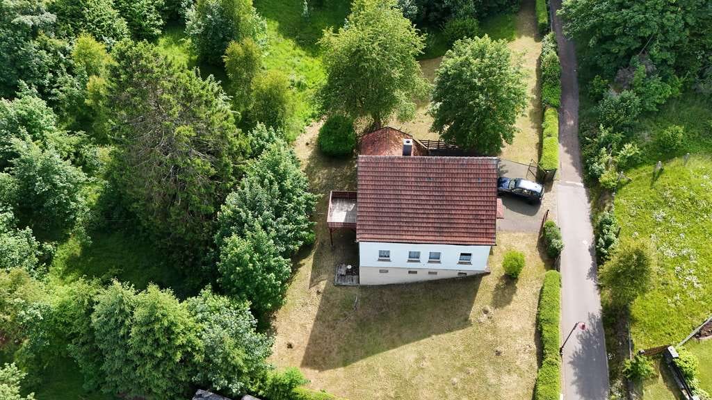 Immobilie in Tambach-Dietharz - Ortsrandlage mit 4.200 qm Grundstück - Einmalige Gelegenheit in Tambach-Dietharz - Bild 1